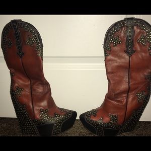 Jeffery Campbell  Platform giddy up boot.